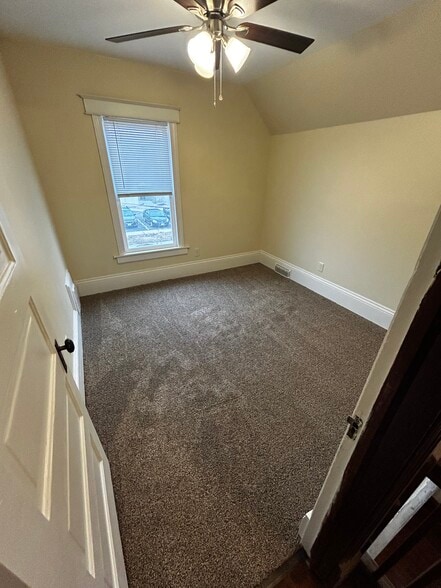 Building Photo - 328 14th St SE