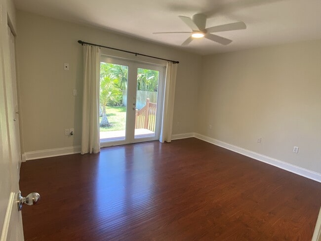 Building Photo - 300 NE 17th Ave