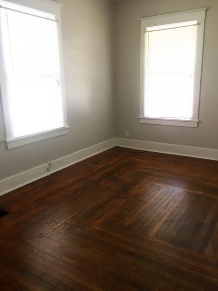 Building Photo - 1213-1215 Elizabeth Street