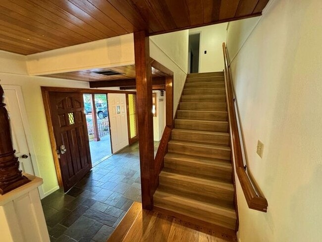 Building Photo - Gorgeous 5-Bed, 2-Bath Two Story Home in T...