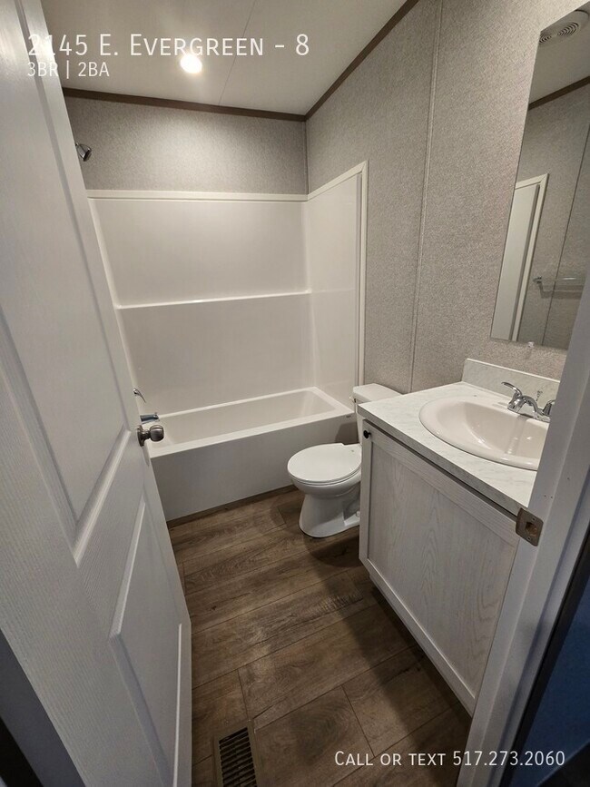 Building Photo - 2145 E. Evergreen-8