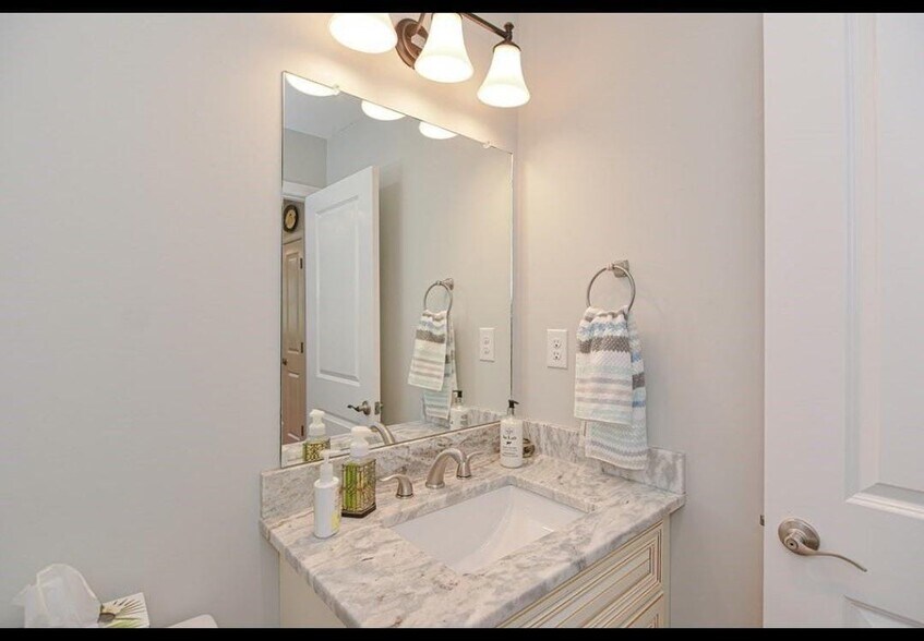 Building Photo - 8 Sourwood Cir