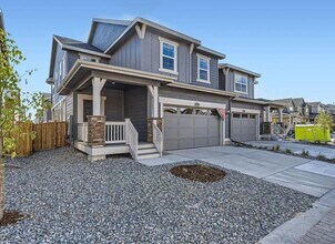 Building Photo - Luxurious CORNER LOT - 3bd 2.5 paired home in Dove Village!
