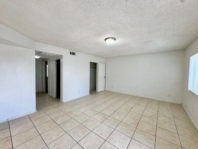 Building Photo - Bright & Budget-Friendly Condo for rent Ac...
