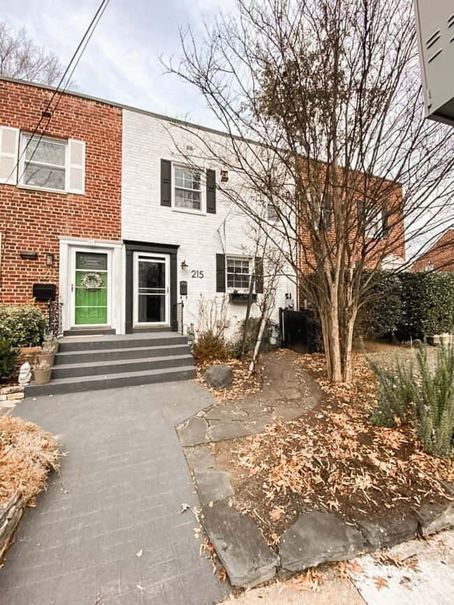 Building Photo - Charming 3 Bedroom, 2 Bath Home in Welcoming Warwick Village