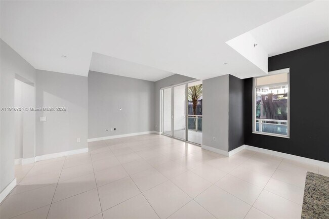 Building Photo - 950 Brickell Bay Dr