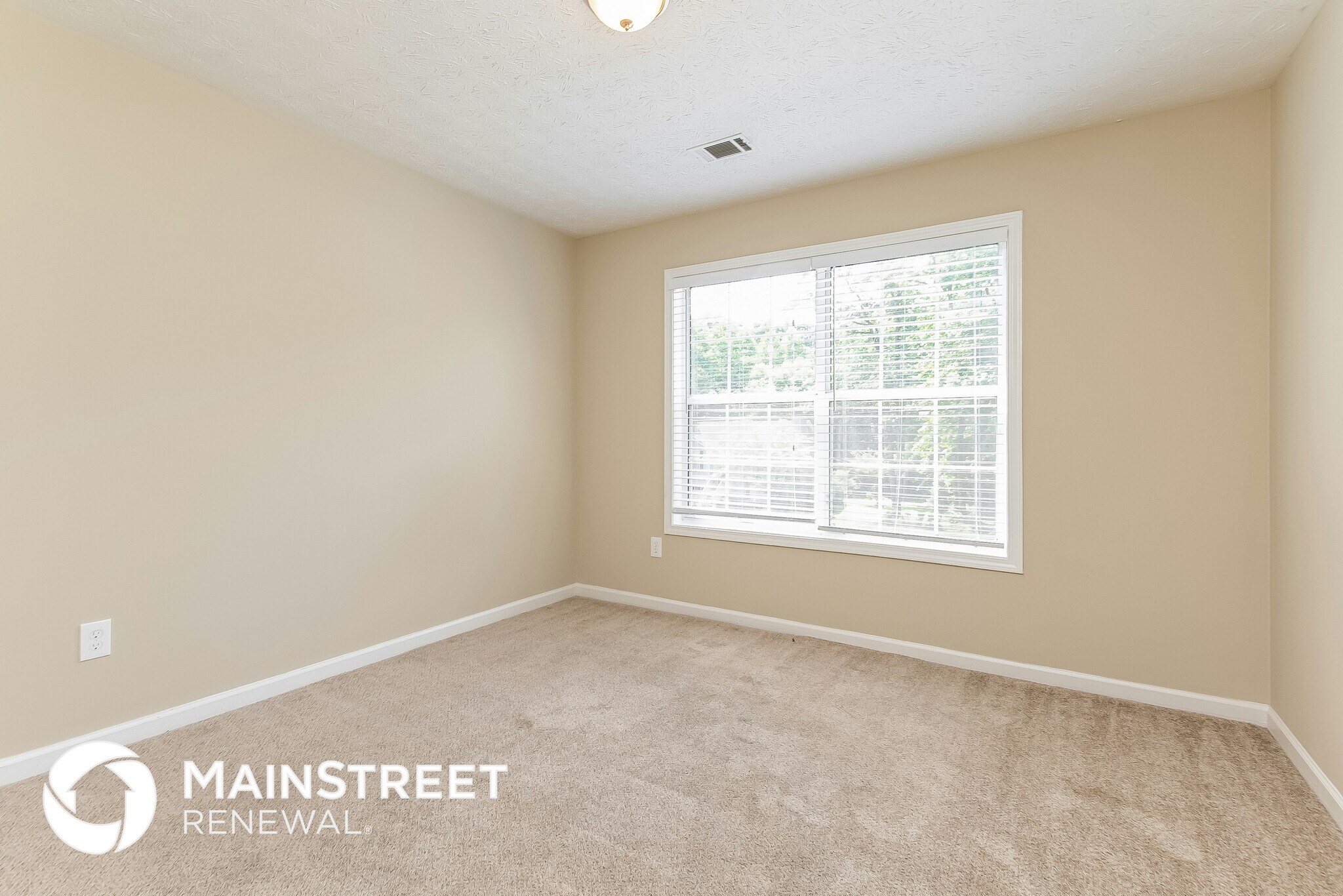 Building Photo - 2180 Castle Royale Dr