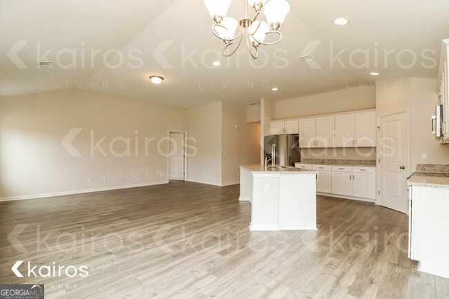 Building Photo - 17 Red Oak Dr.
