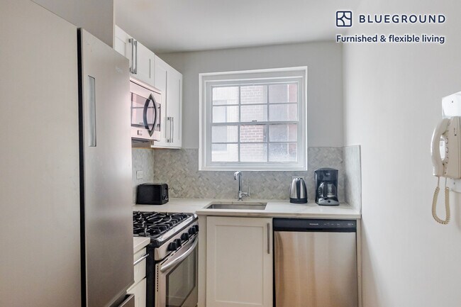 Building Photo - 160 E 88th St