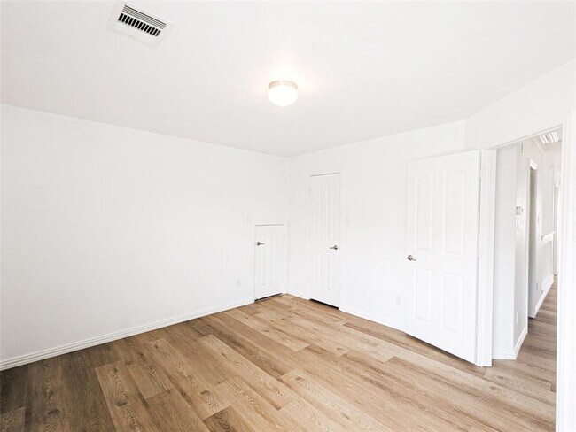 Building Photo - 24606 Forest Canopy Dr