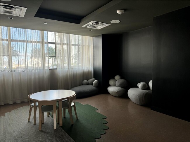 Building Photo - 159 NE 6th St