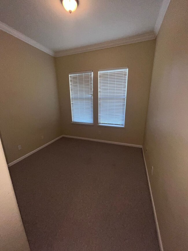 Building Photo - BEAUTIFUL HOME IN WEST ROSEVILLE!!