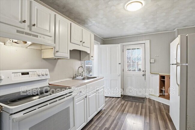 Building Photo - 834 W Washington St