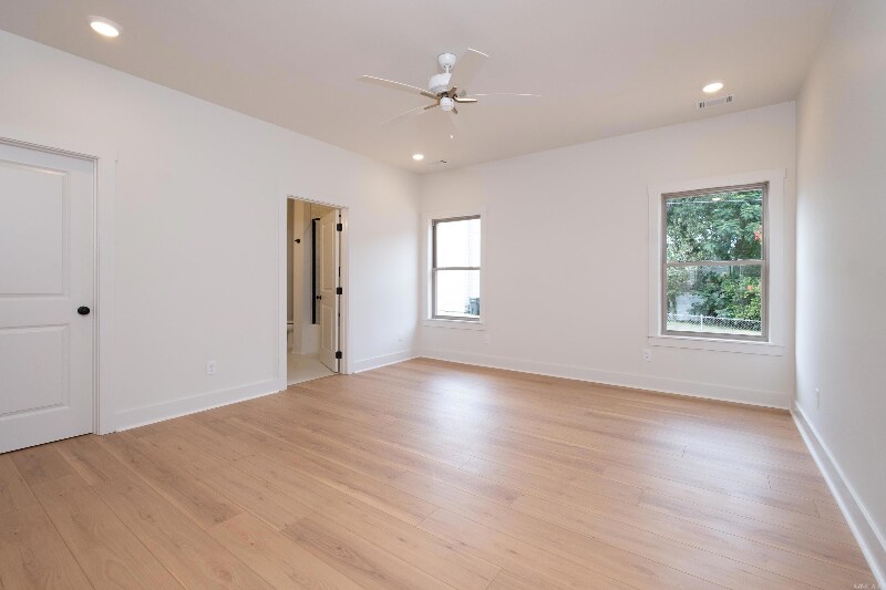 Building Photo - 725 S Valentine St