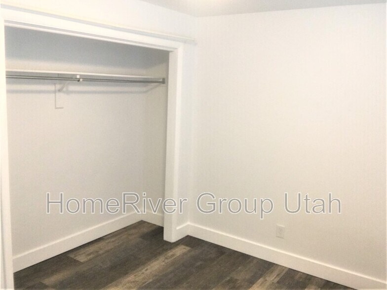 Building Photo - 328 W Amiron Way