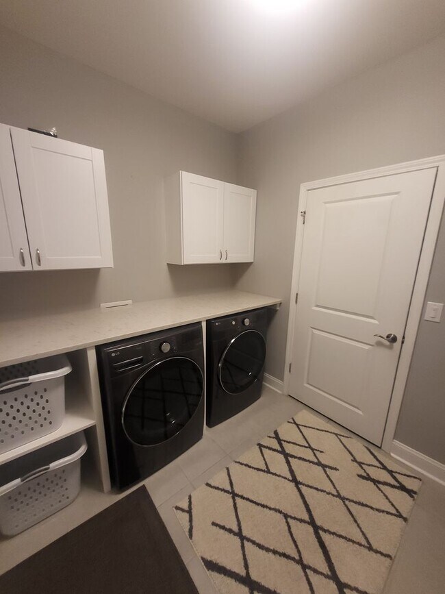 Building Photo - REDUCED!  5 bedroom/4 bath house in Berkshire Forest