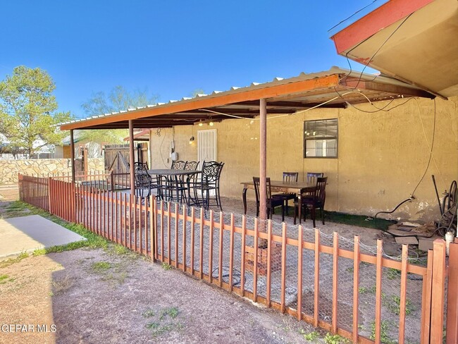 Building Photo - 13373 Greendale