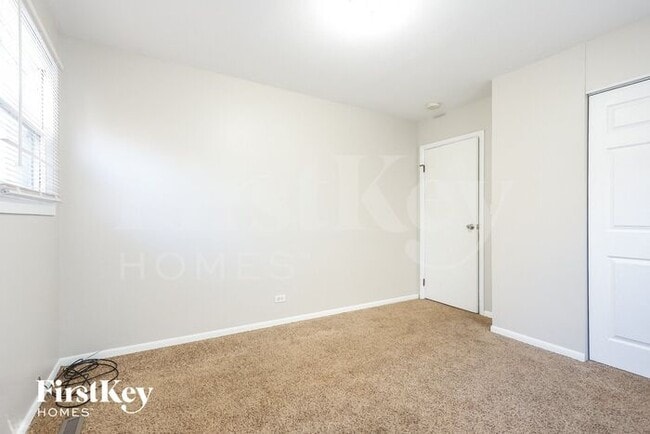 Building Photo - 760 Larkdale Row
