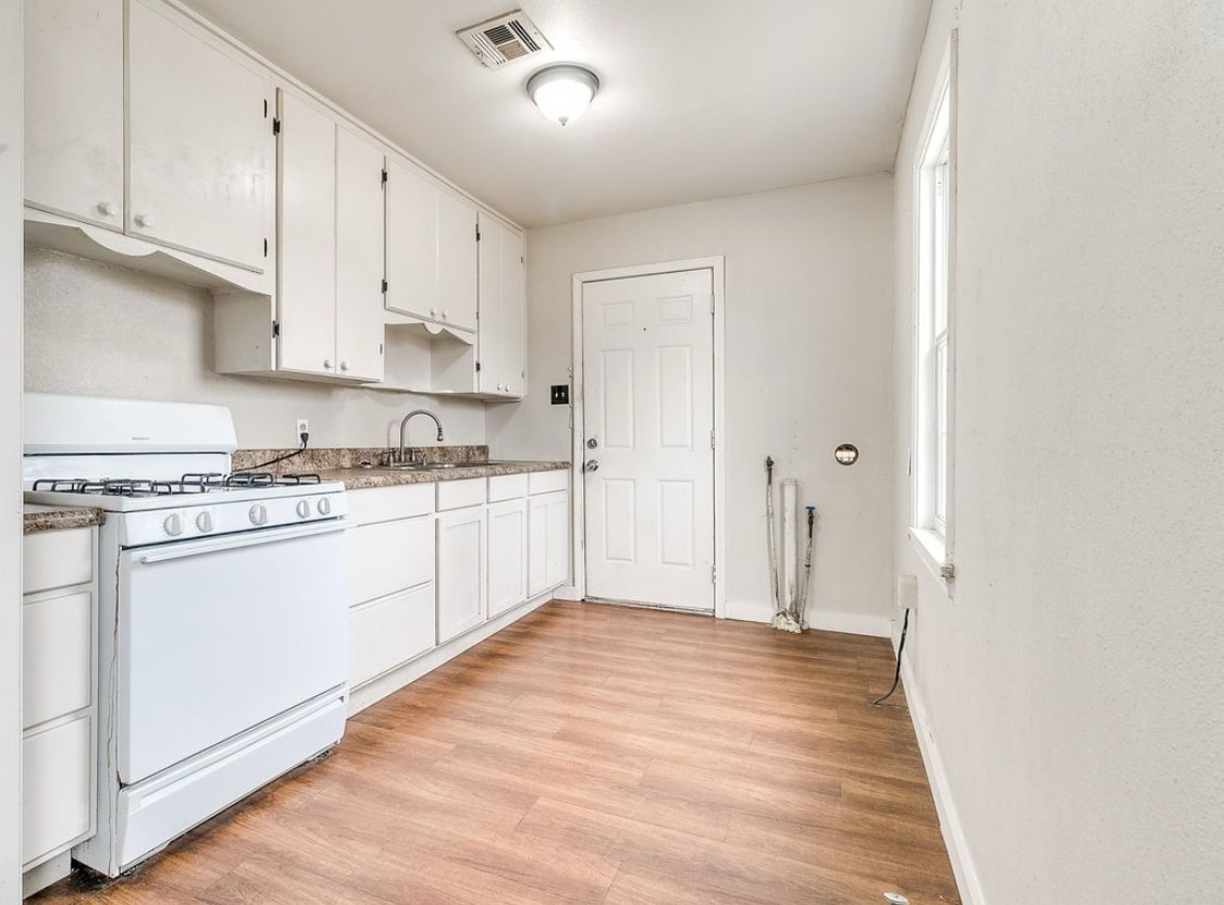 Building Photo - 7402 SE 15th St