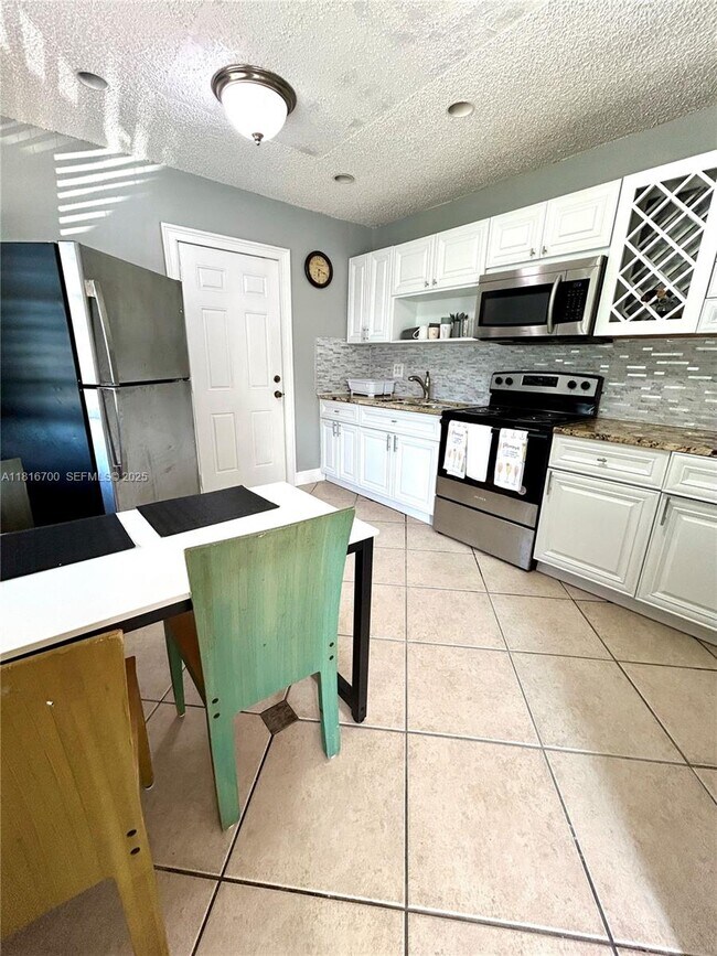 Building Photo - 5726 SW 20th St