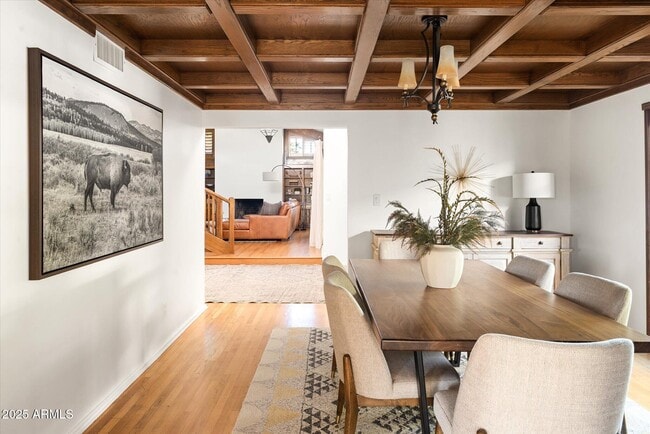 Building Photo - 1025 E Morten Ave