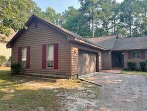 Building Photo - Carolina Lakes!!