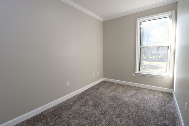 Building Photo - Luxury 3BR/2BA Renovated Condo