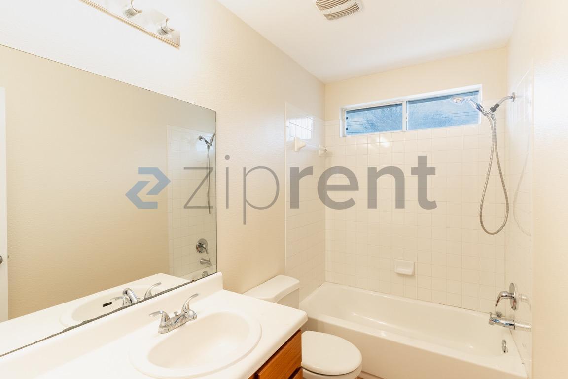 Building Photo - 412 Celery Loop