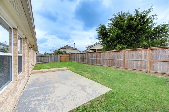 Building Photo - 5806 Cedar Field Way