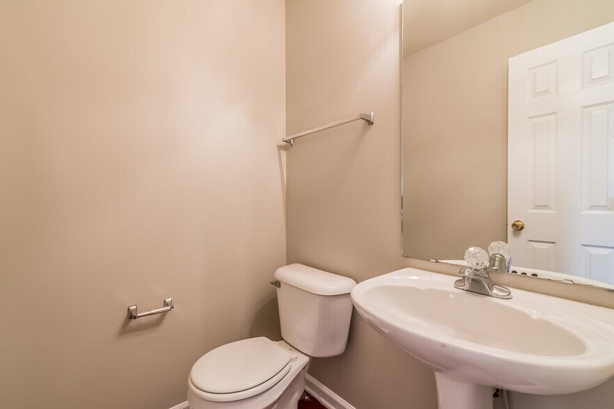 Building Photo - 2301 Leighton Way