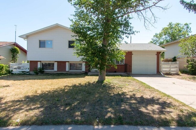Building Photo - 6921 Manhattan Ln