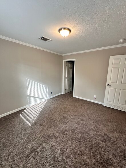 Building Photo - 253 Old Mobile Hwy