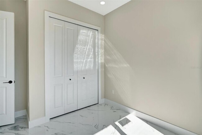 Building Photo - 212 Fairway Rd