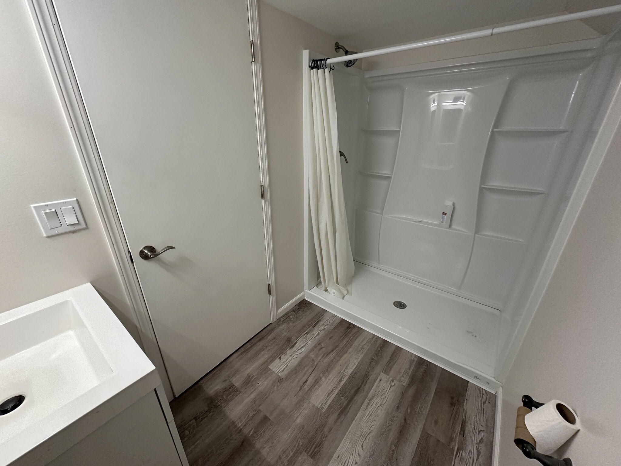 LL Bathroom 1 - 5864 Quebec Ave N