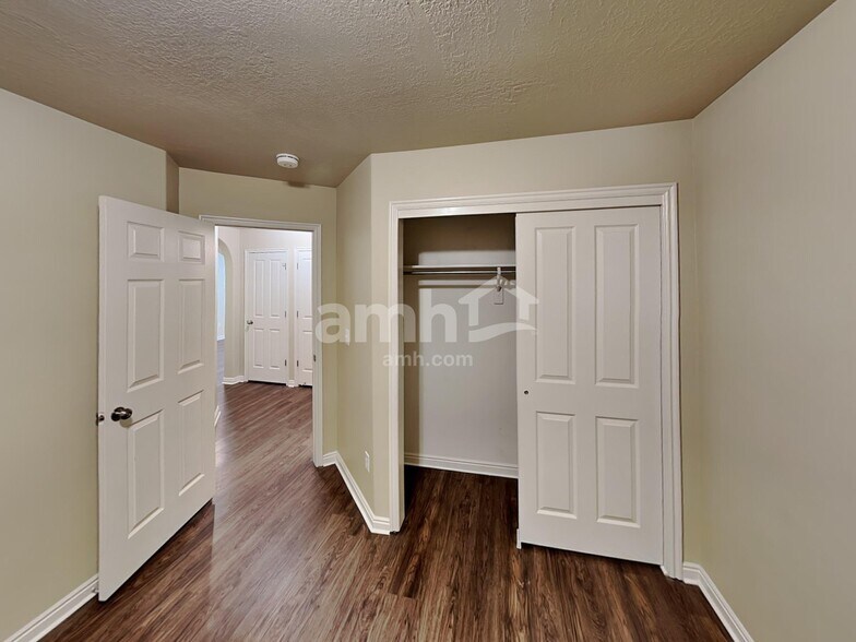 Building Photo - 932 Foxboro Dr