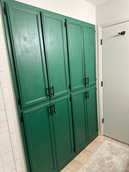 Building Photo - 2921 Richard Dr