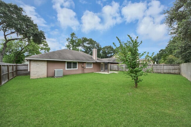 Building Photo - 15739 Oak Mountain Dr