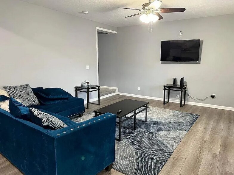 Building Photo - 926 S Coy St