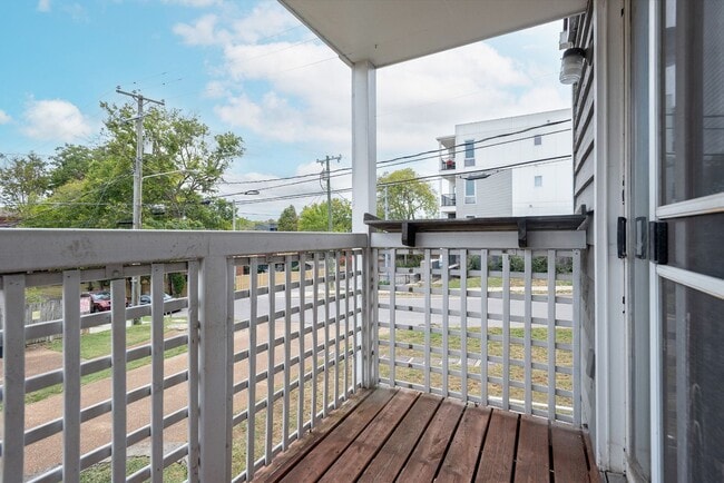 Building Photo - Updated Condo Steps from Vanderbilt with P...