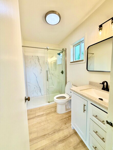 Building Photo - 93 Ulumalu Rd