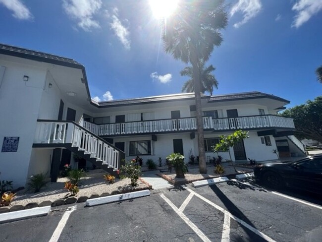 Interior Photo - 2401 Apartments LLC