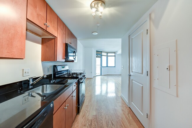 Building Photo - Gorgeous Studio w/ Hardwoods & Balcony