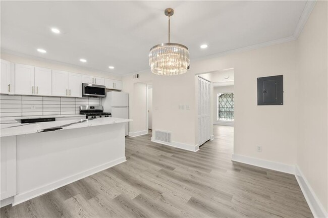 Building Photo - 3298 Abbeywood Dr