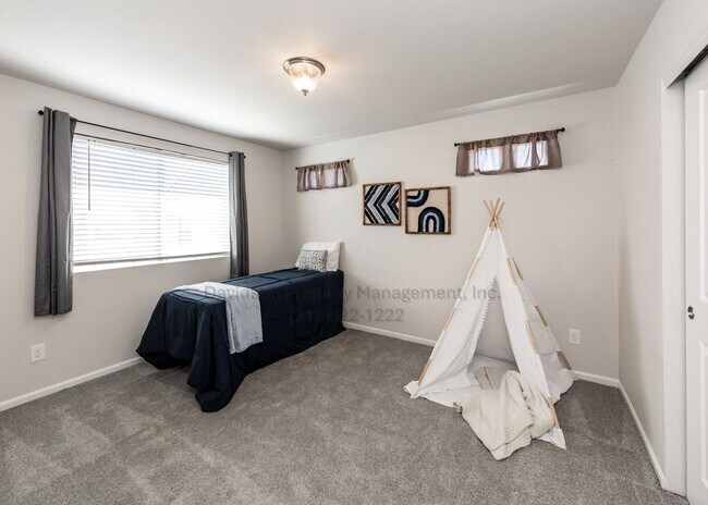 Building Photo - Beautiful 3 Bedroom Carriage House in Bann...