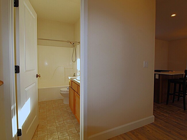 Building Photo - Charming 3-Bedroom Home in NE Bend – Close...
