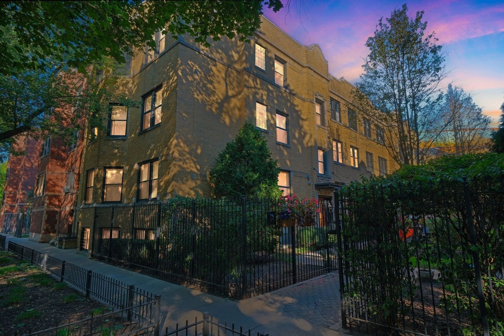 Building Photo - 1362 W Estes Ave