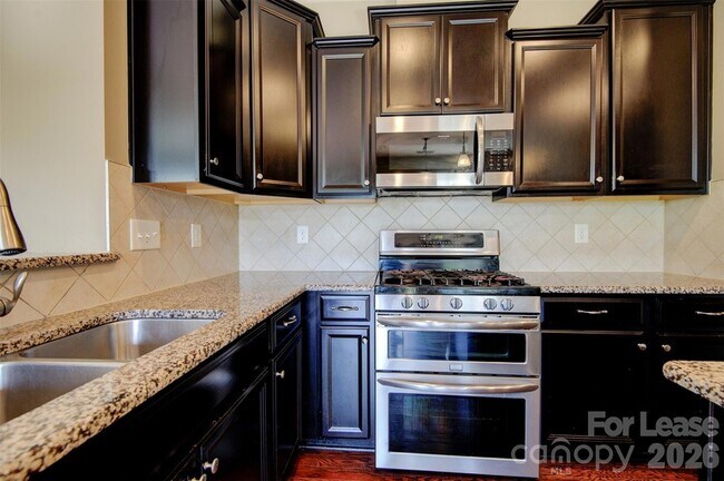 Building Photo - 16125 Hammersmith Farm Dr