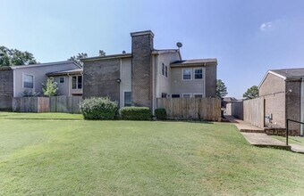 Building Photo - 2BD/1.5BA Townhouse located on the Germantown/Memphis Line!