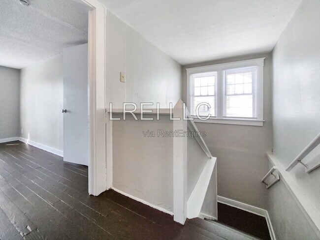 Building Photo - 311 S 38th St