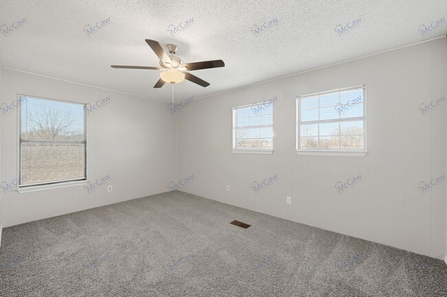 Building Photo - 1069 W Hills Terrace